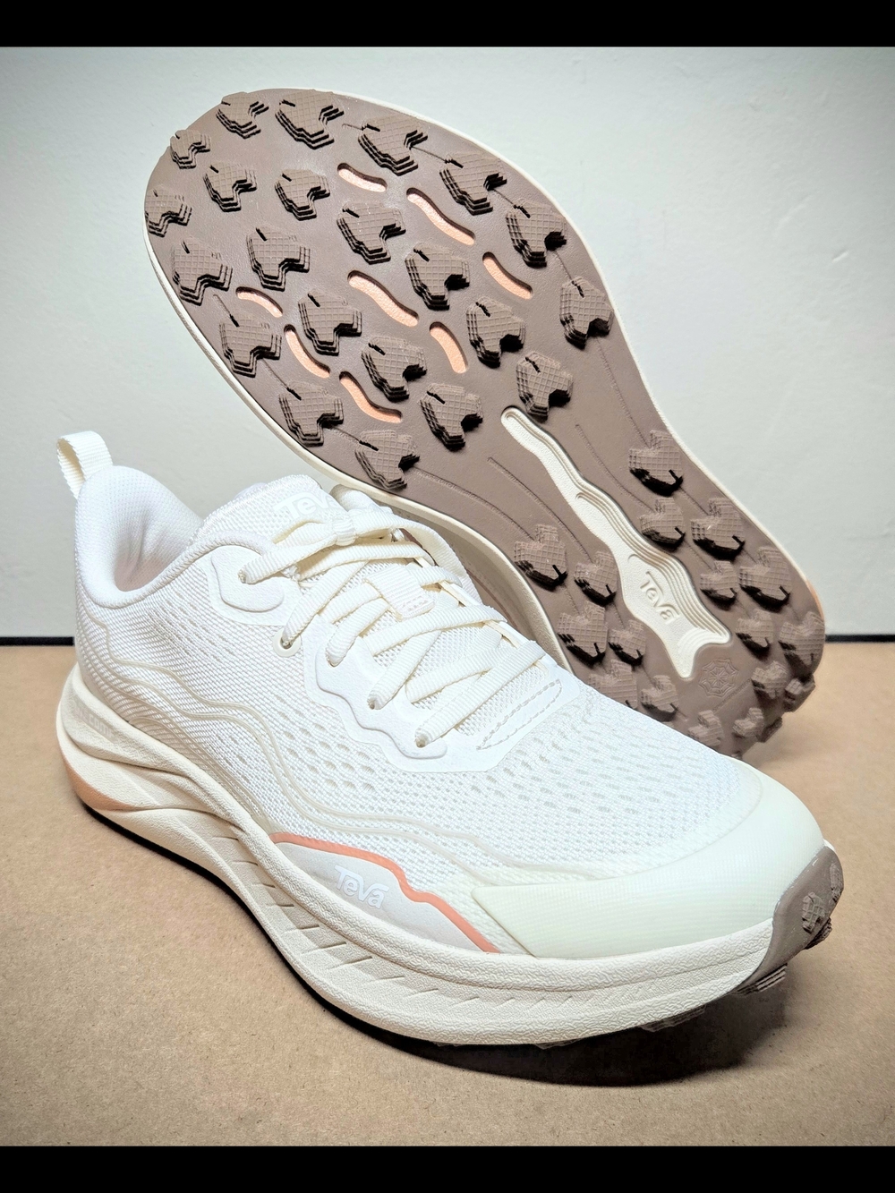NEW $130 Teva Women's 9 Trailwinder Low Hiking Shoes Birch/Peach Blossom Sneaker